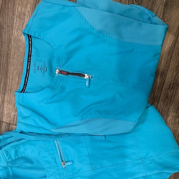 Koi Lite scrub set - Picture 1 of 2